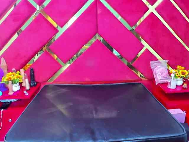 FreyjaNaugthy webcam