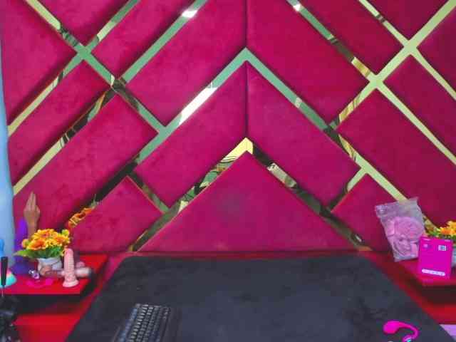 FreyjaNaugthy webcam