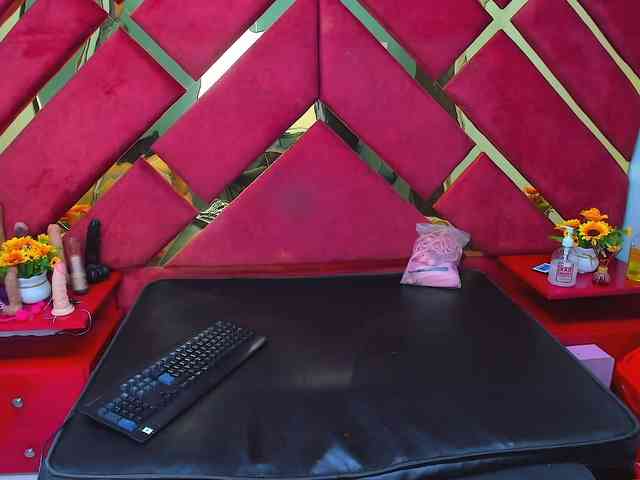 FreyjaNaugthy webcam