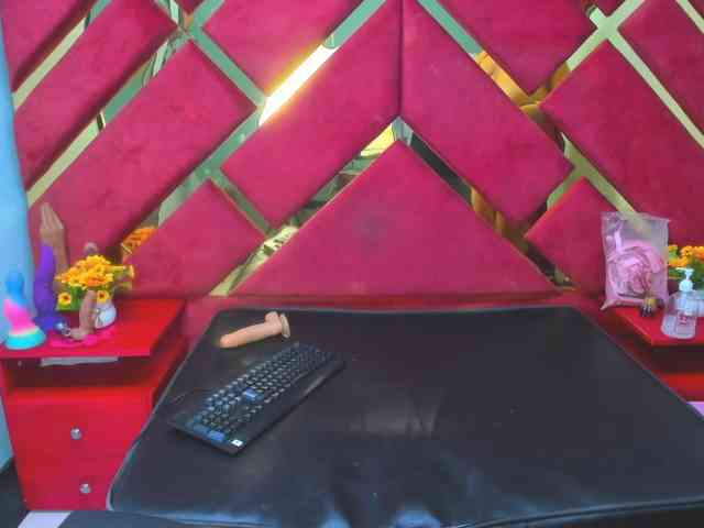 FreyjaNaugthy webcam