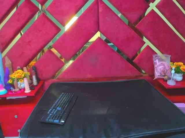 FreyjaNaugthy webcam