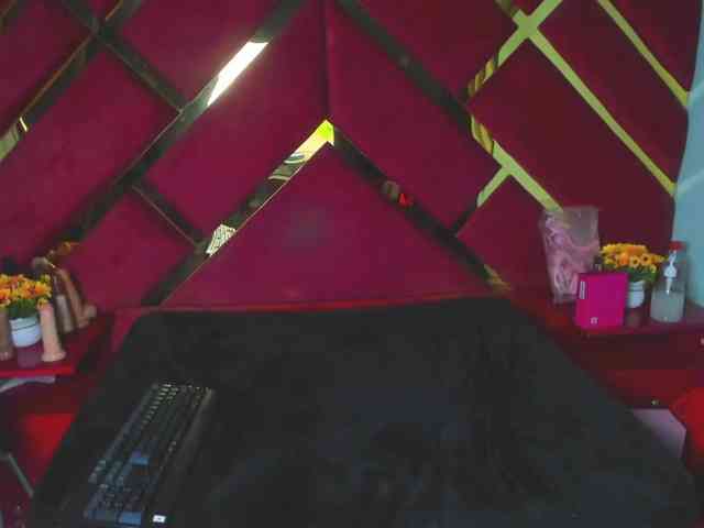 FreyjaNaugthy webcam