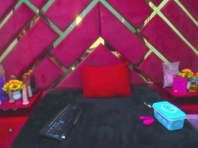 FreyjaNaugthy webcam