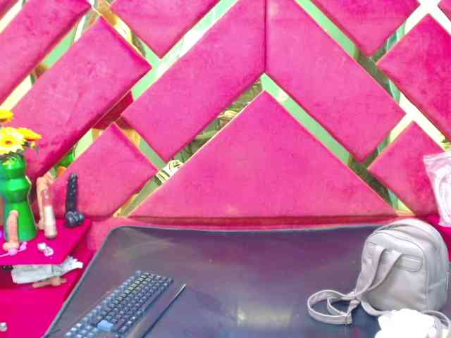 FreyjaNaugthy webcam