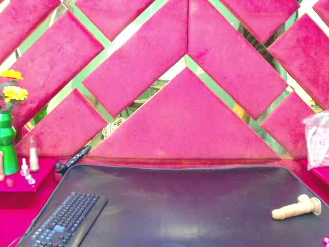 FreyjaNaugthy webcam