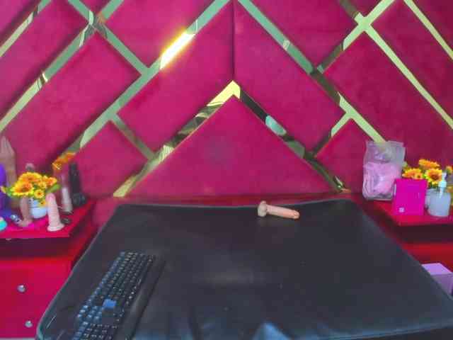 FreyjaNaugthy webcam