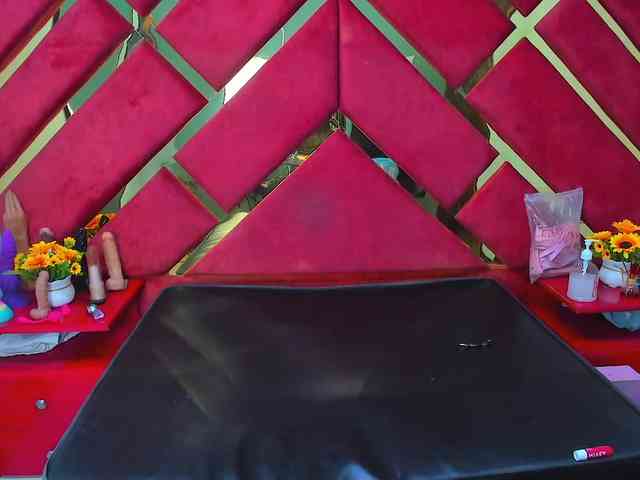 FreyjaNaugthy webcam