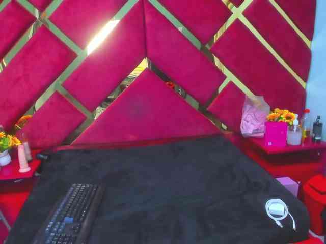 FreyjaNaugthy webcam