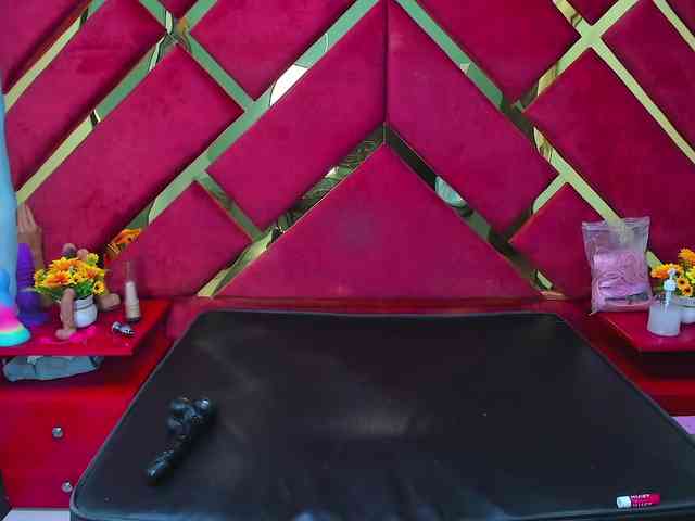 FreyjaNaugthy webcam