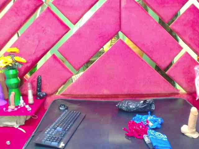 FreyjaNaugthy webcam