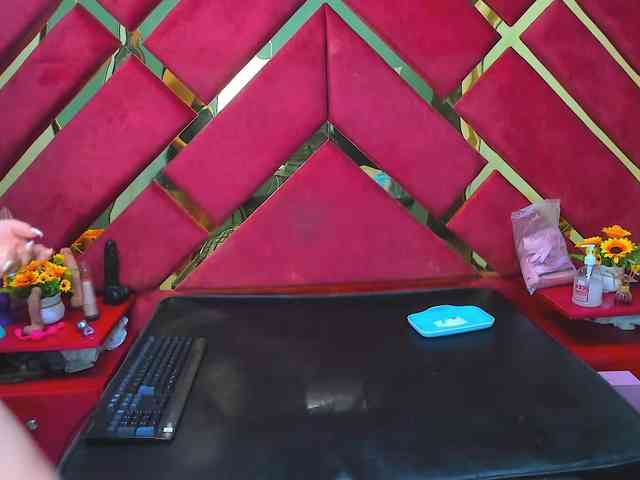 FreyjaNaugthy webcam