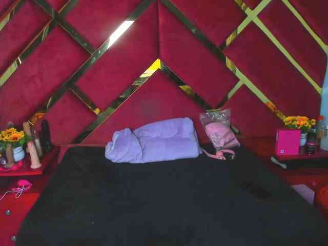 FreyjaNaugthy webcam