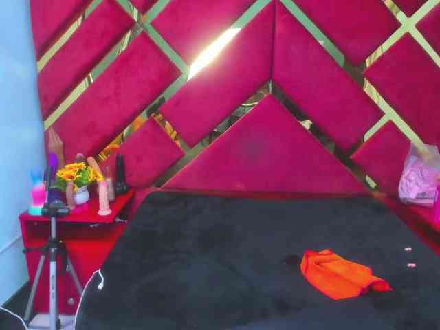 FreyjaNaugthy webcam