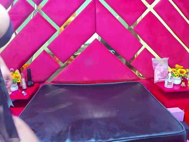 FreyjaNaugthy webcam