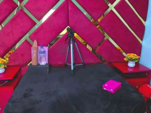 FreyjaNaugthy webcam