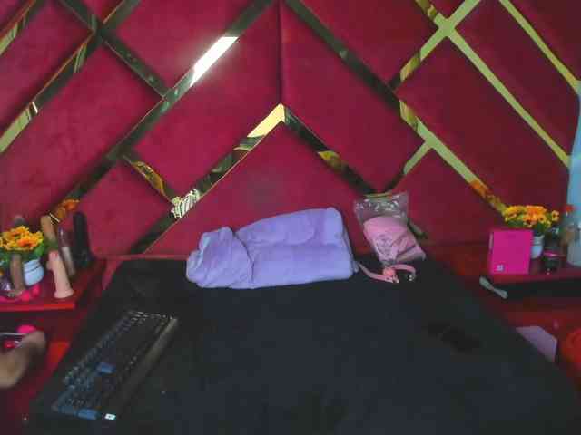 FreyjaNaugthy webcam