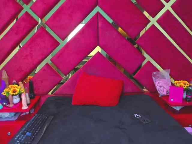 FreyjaNaugthy webcam