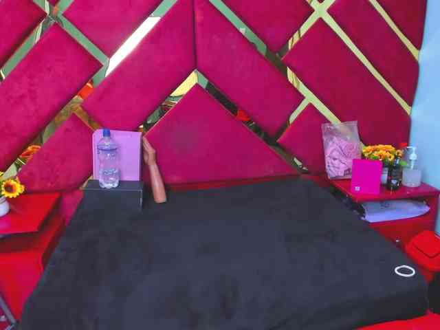 FreyjaNaugthy webcam