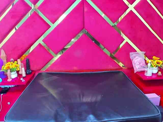 FreyjaNaugthy webcam