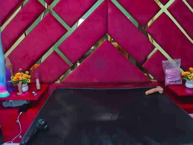 FreyjaNaugthy webcam