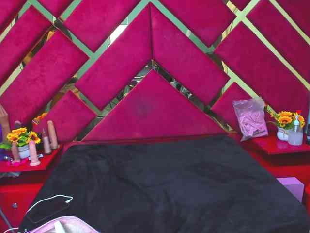 FreyjaNaugthy webcam