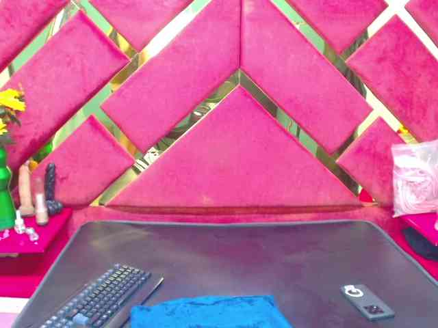 FreyjaNaugthy webcam