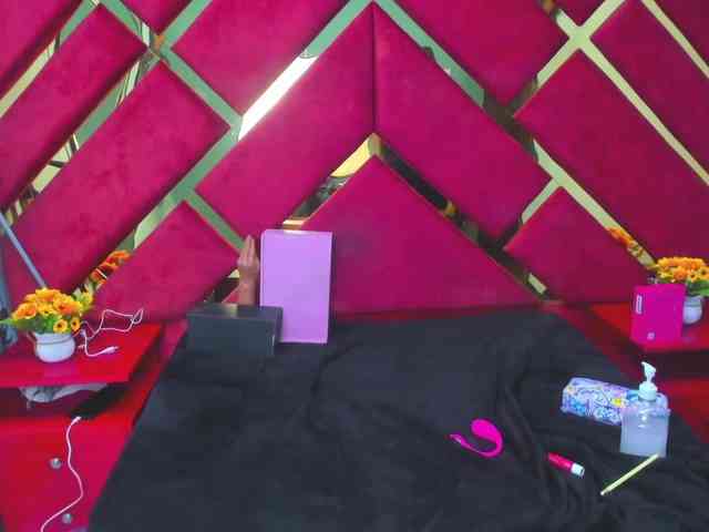 FreyjaNaugthy webcam