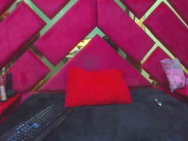 FreyjaNaugthy webcam