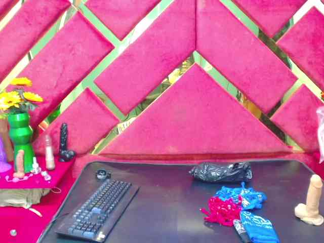 FreyjaNaugthy webcam