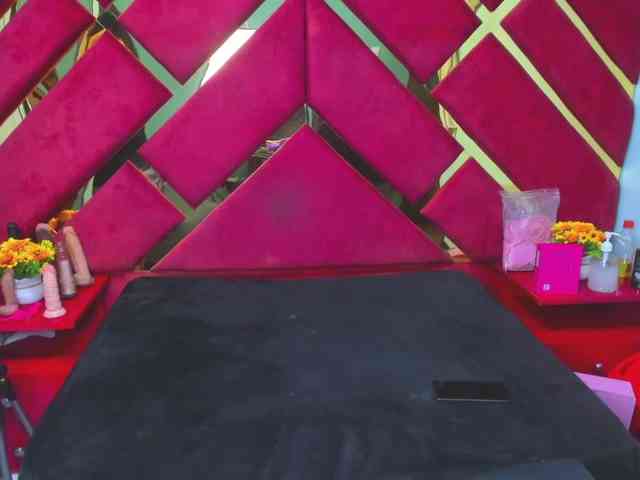 FreyjaNaugthy webcam