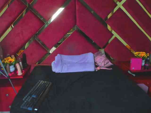 FreyjaNaugthy webcam