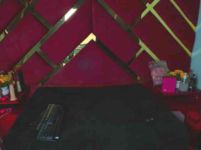 FreyjaNaugthy webcam