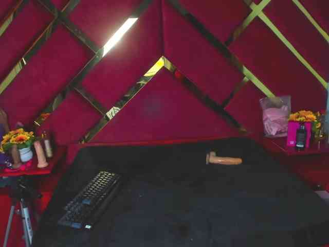 FreyjaNaugthy webcam