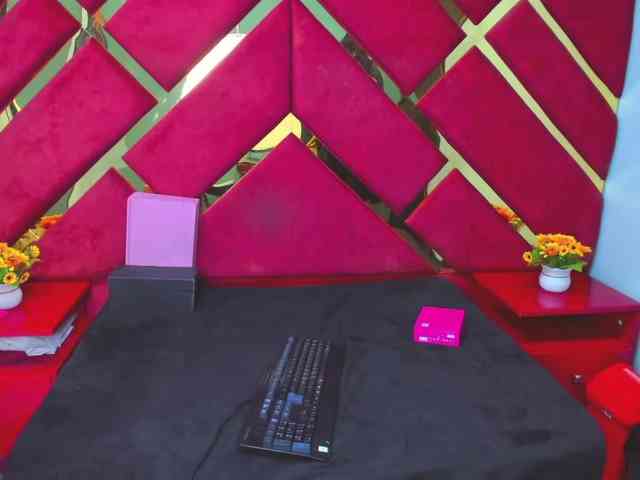 FreyjaNaugthy webcam