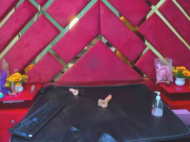 FreyjaNaugthy webcam