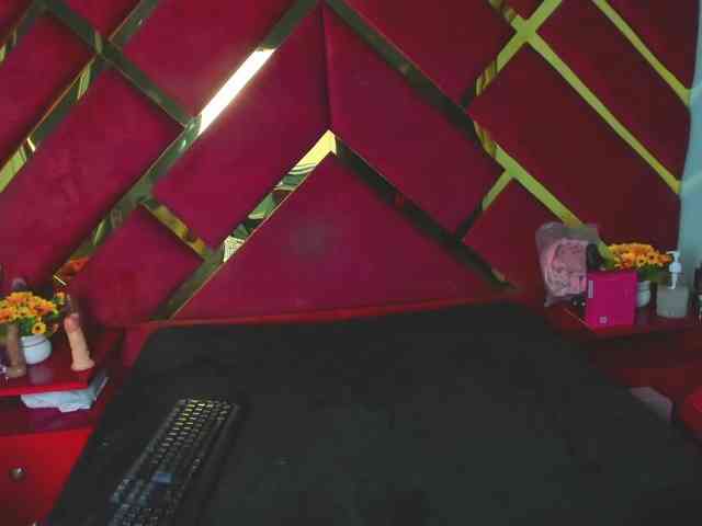 FreyjaNaugthy webcam