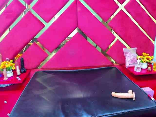 FreyjaNaugthy webcam