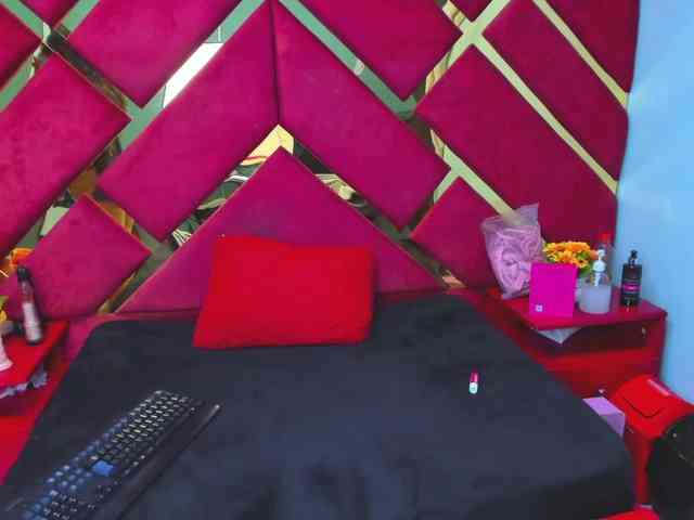 FreyjaNaugthy webcam