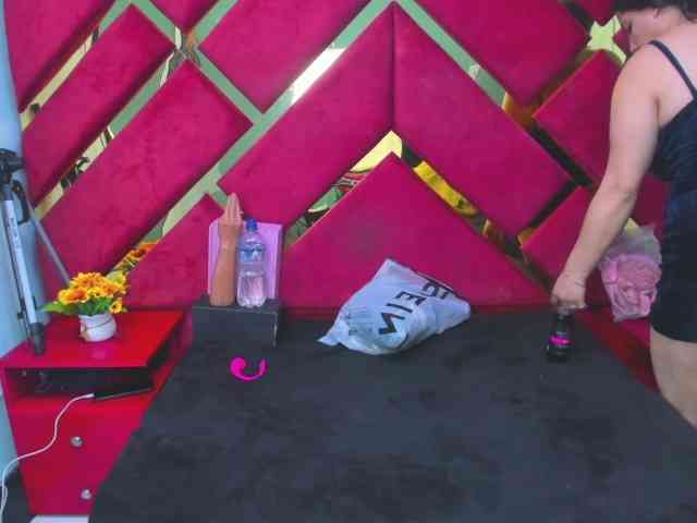 FreyjaNaugthy webcam