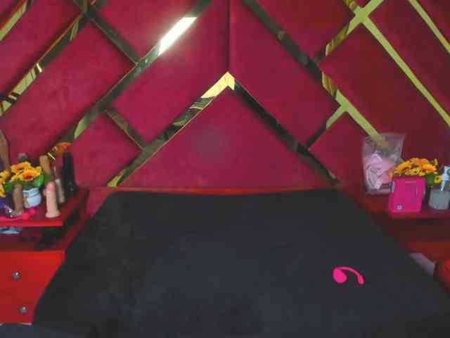 FreyjaNaugthy webcam