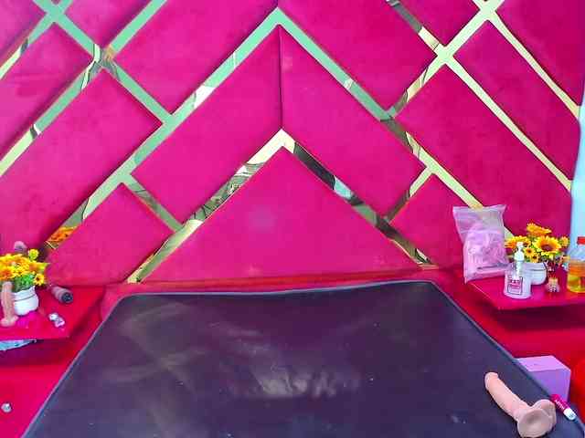 FreyjaNaugthy webcam