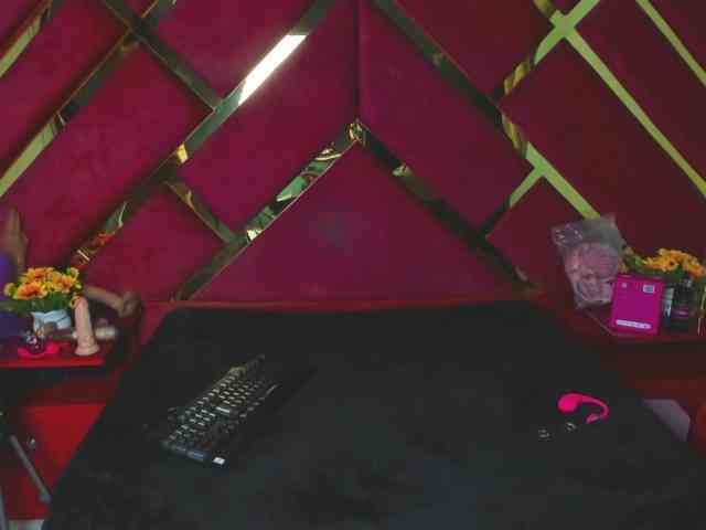 FreyjaNaugthy webcam