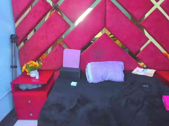 FreyjaNaugthy webcam