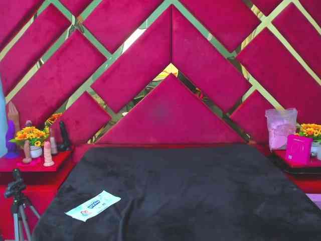 FreyjaNaugthy webcam