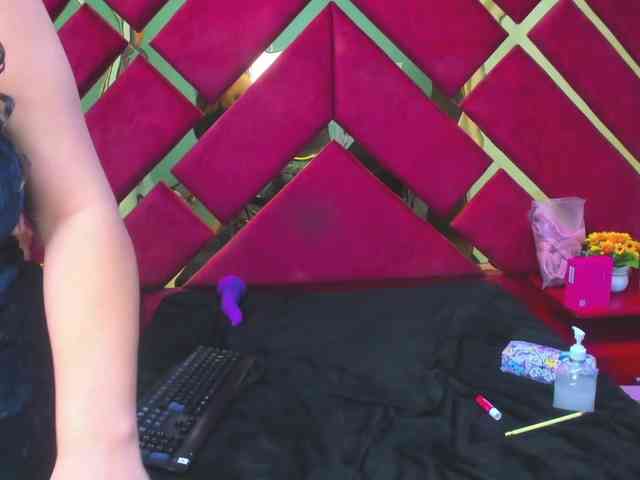 FreyjaNaugthy webcam