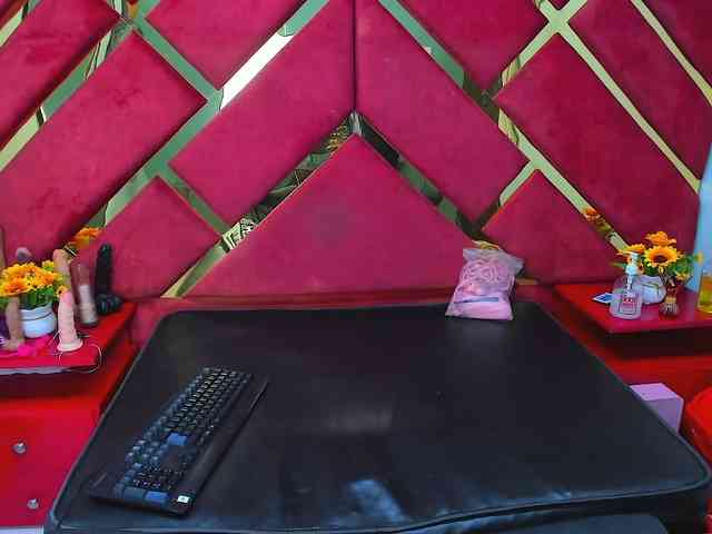 FreyjaNaugthy webcam