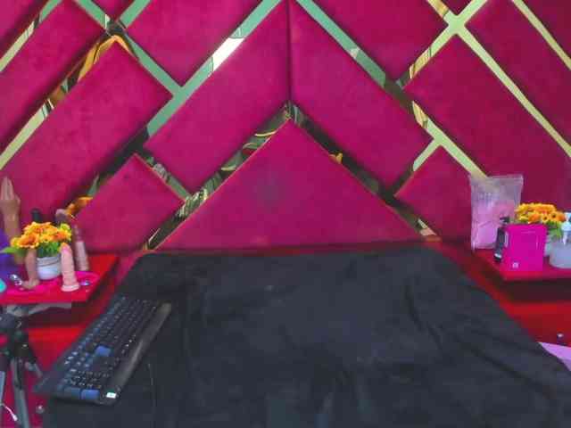 FreyjaNaugthy webcam