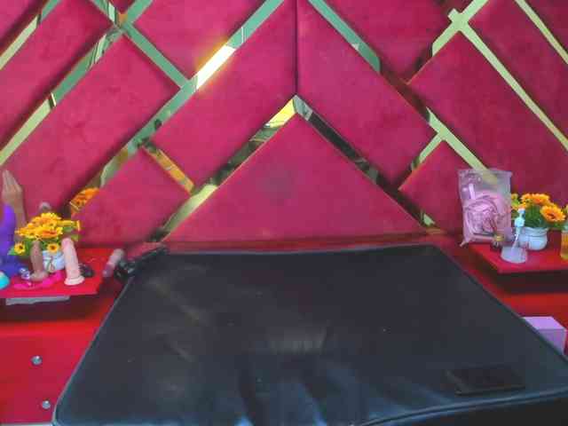 FreyjaNaugthy webcam