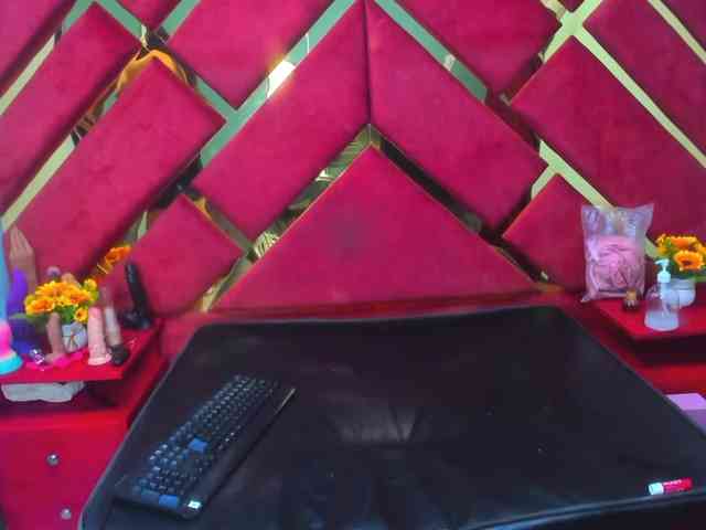 FreyjaNaugthy webcam