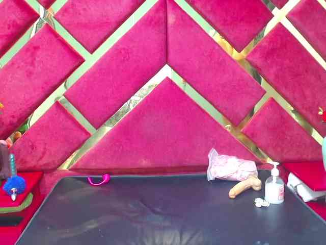 FreyjaNaugthy webcam
